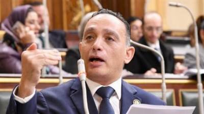 استجابة حكومية.. البياضي يرحب بقرار مد ساعات عمل المحال خلال أسبوع الآلام وعيد القيامة