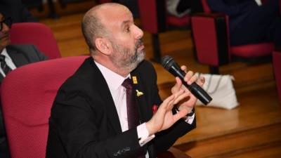 رسمياً.. باسم كامل يعلن طرح الحكومة عملة "الـ2 جنيه"بالأسواق قريباً لحل أزمة الفكة